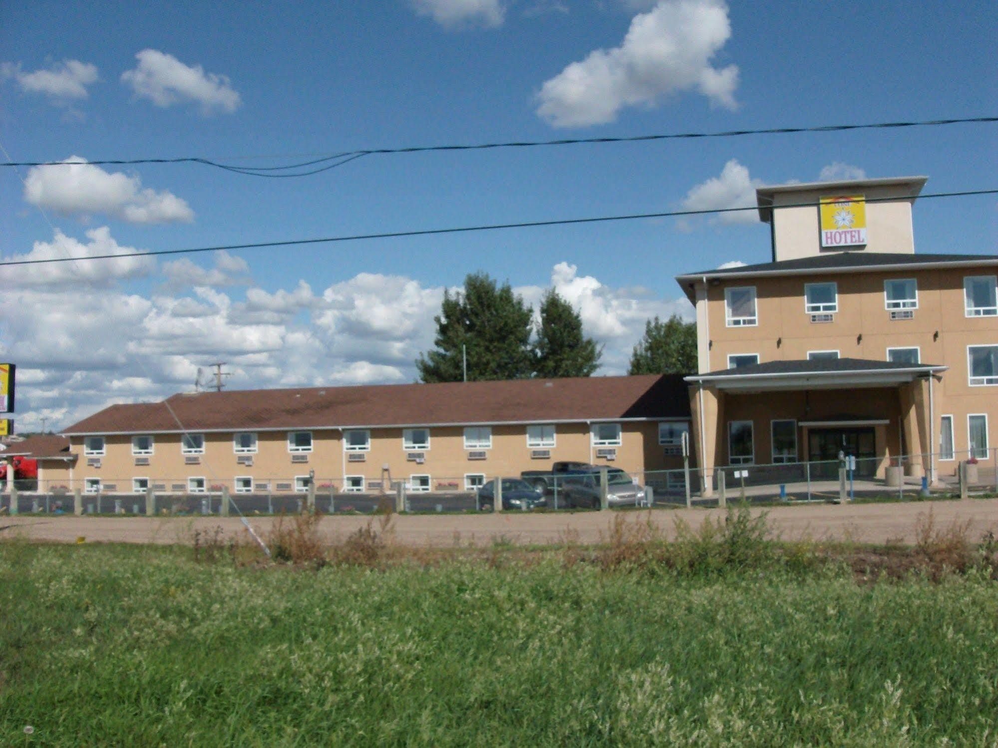 Lone Star Hotel North Battleford Exterior photo
